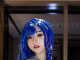 深入Kitkat Cosplay的世界：一组关于芭芭拉·冈希尔德的cos套图